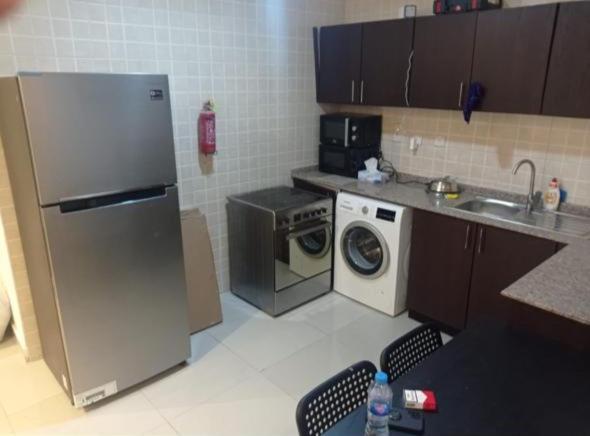 Traveller Partition Room In Al Barsha 1 Near Metro ドバイ エクステリア 写真