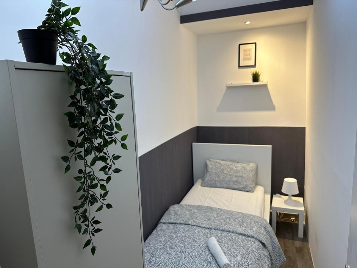 Traveller Partition Room In Al Barsha 1 Near Metro ドバイ エクステリア 写真