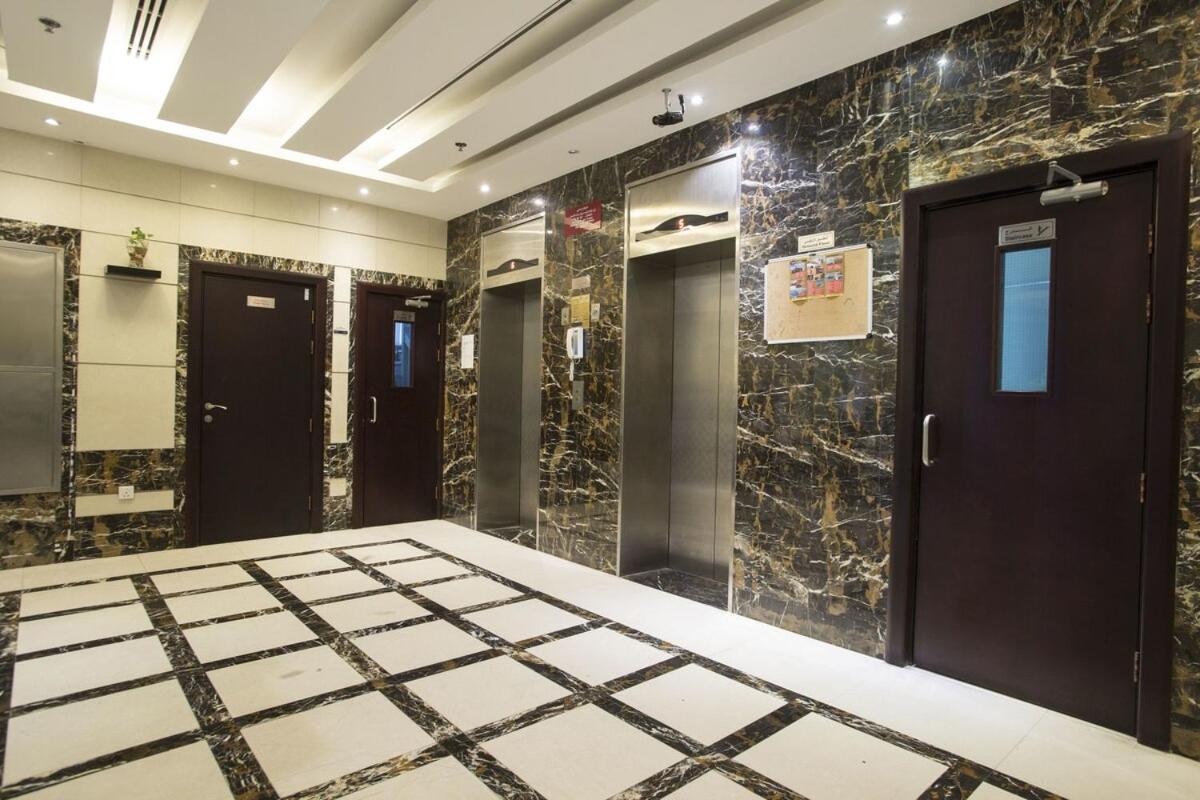 Traveller Partition Room In Al Barsha 1 Near Metro ドバイ エクステリア 写真