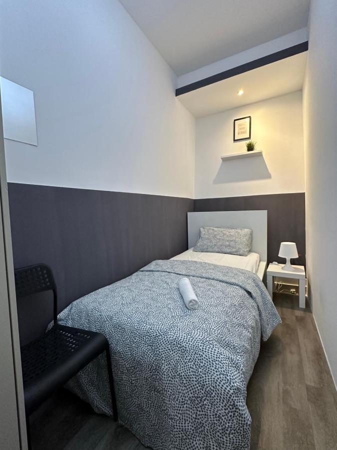 Traveller Partition Room In Al Barsha 1 Near Metro ドバイ エクステリア 写真