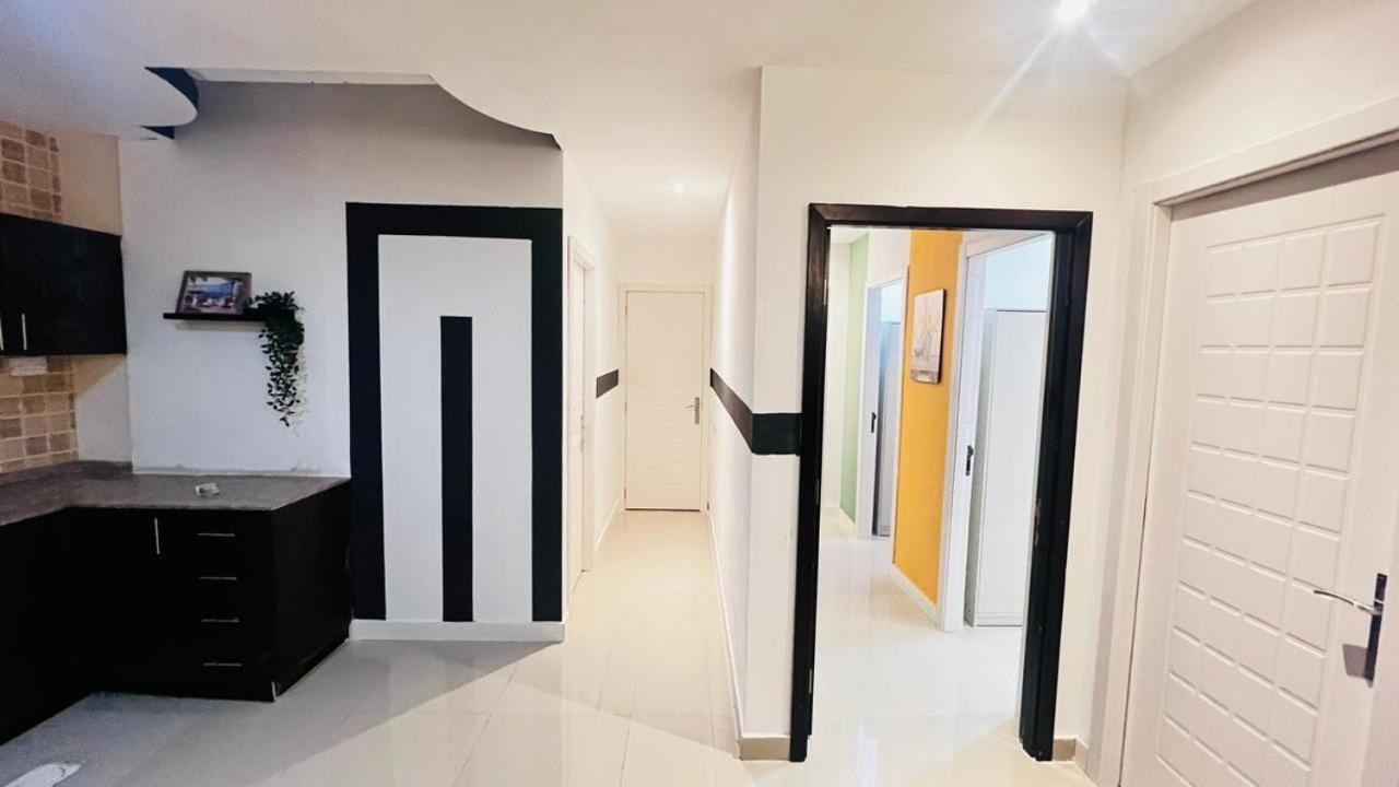 Traveller Partition Room In Al Barsha 1 Near Metro ドバイ エクステリア 写真