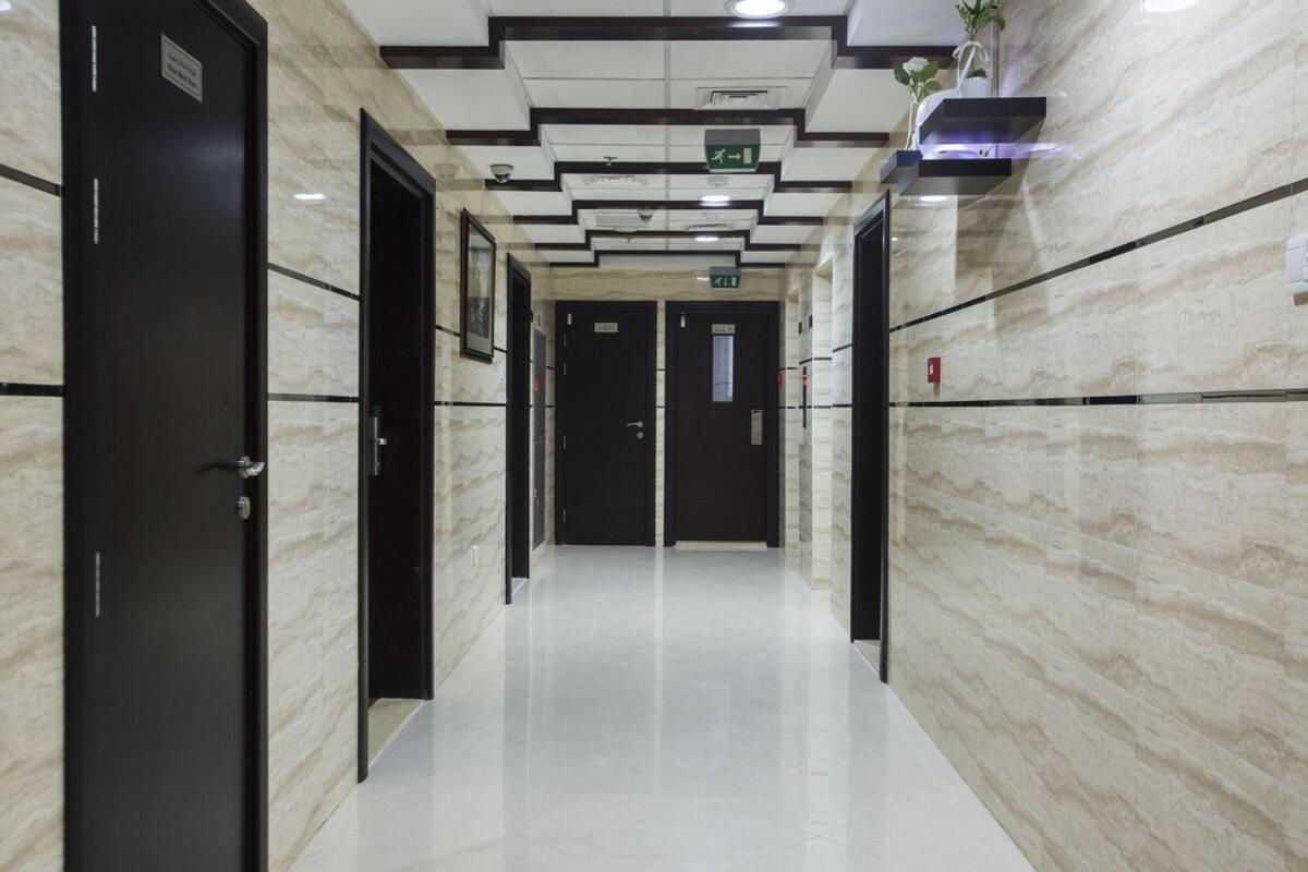 Traveller Partition Room In Al Barsha 1 Near Metro ドバイ エクステリア 写真