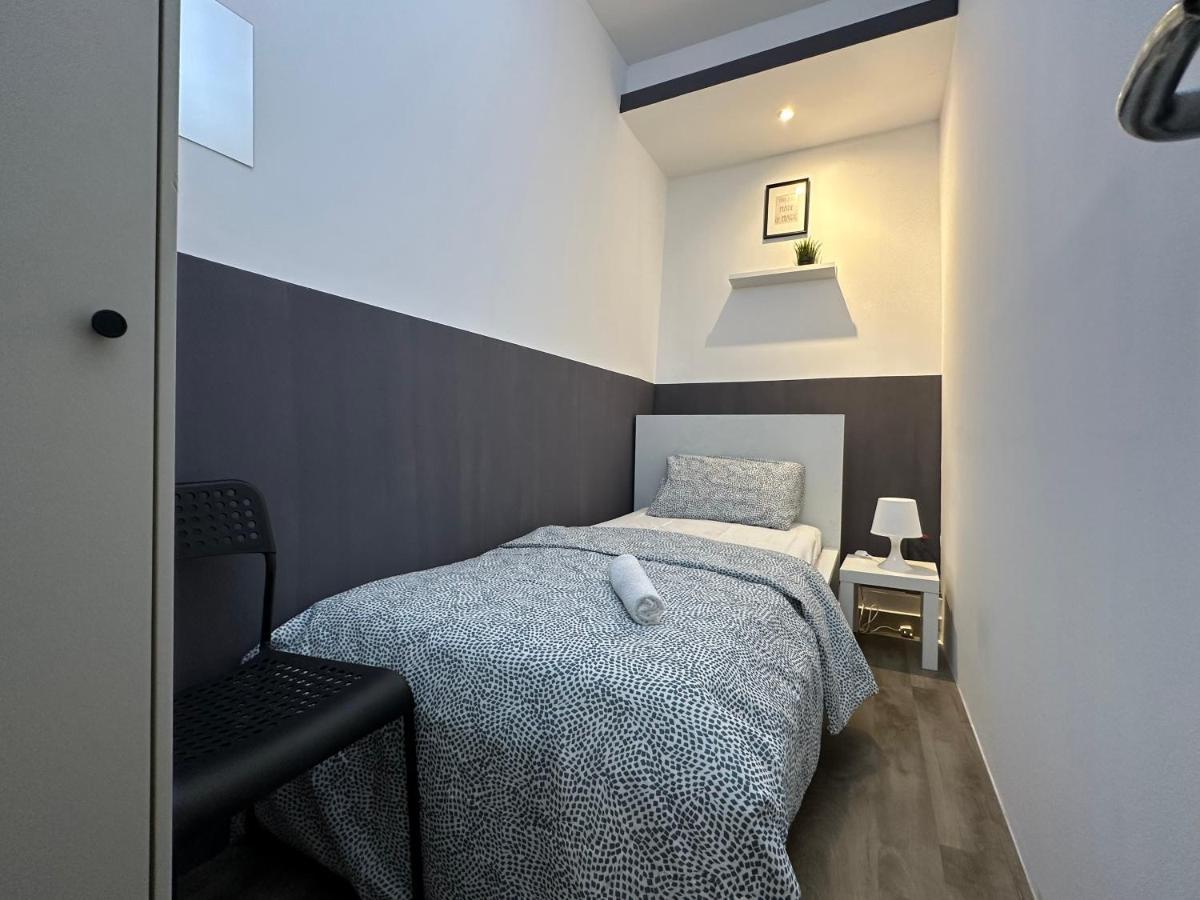 Traveller Partition Room In Al Barsha 1 Near Metro ドバイ エクステリア 写真