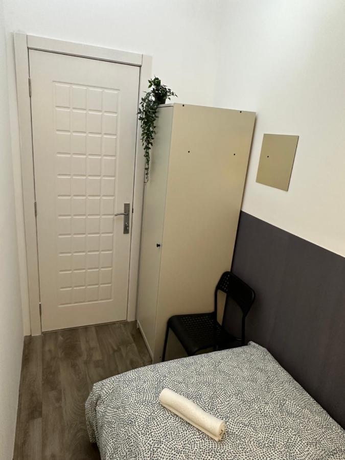 Traveller Partition Room In Al Barsha 1 Near Metro ドバイ エクステリア 写真