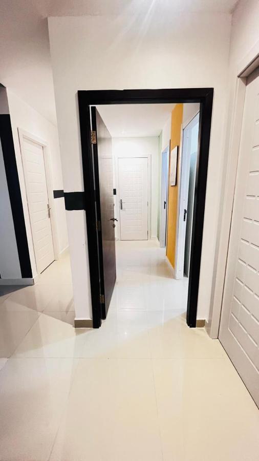 Traveller Partition Room In Al Barsha 1 Near Metro ドバイ エクステリア 写真
