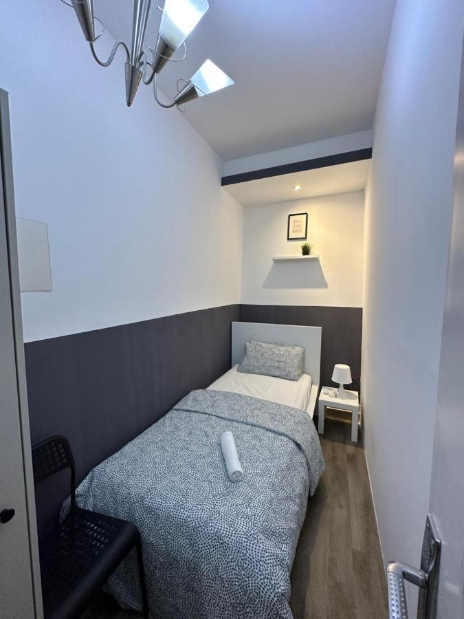 Traveller Partition Room In Al Barsha 1 Near Metro ドバイ エクステリア 写真