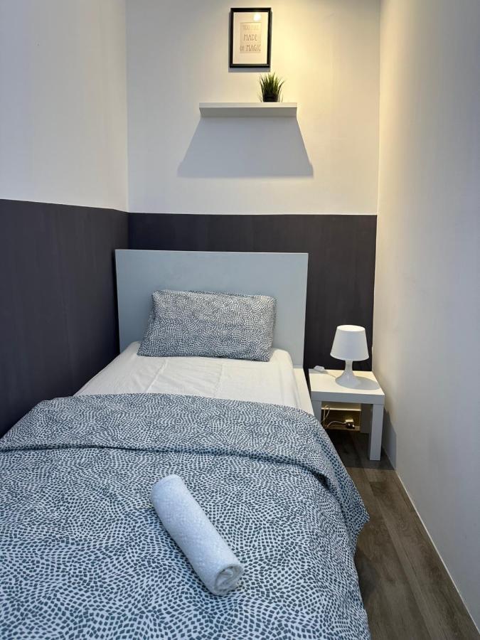 Traveller Partition Room In Al Barsha 1 Near Metro ドバイ エクステリア 写真