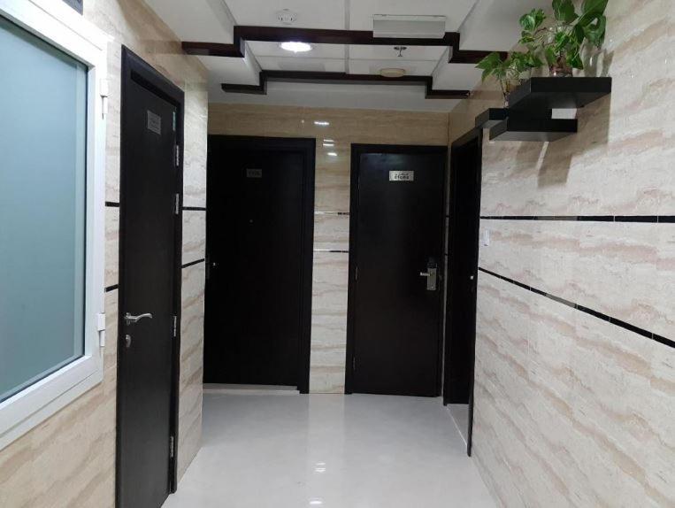 Traveller Partition Room In Al Barsha 1 Near Metro ドバイ エクステリア 写真